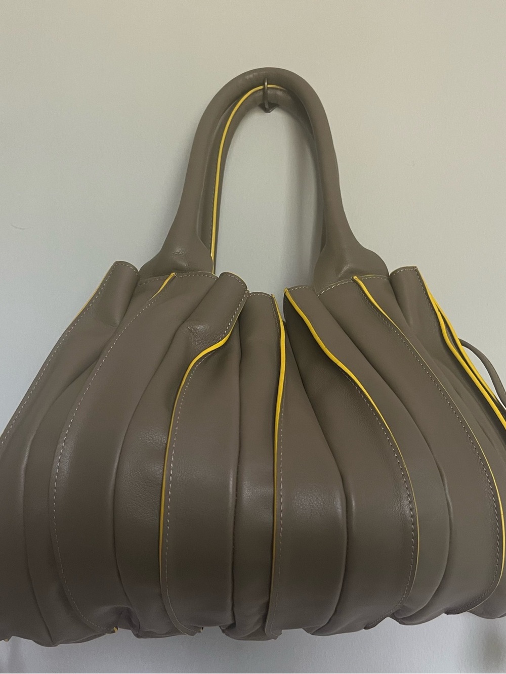Lupo Barcelona taupe with yellow piping genuine leather.